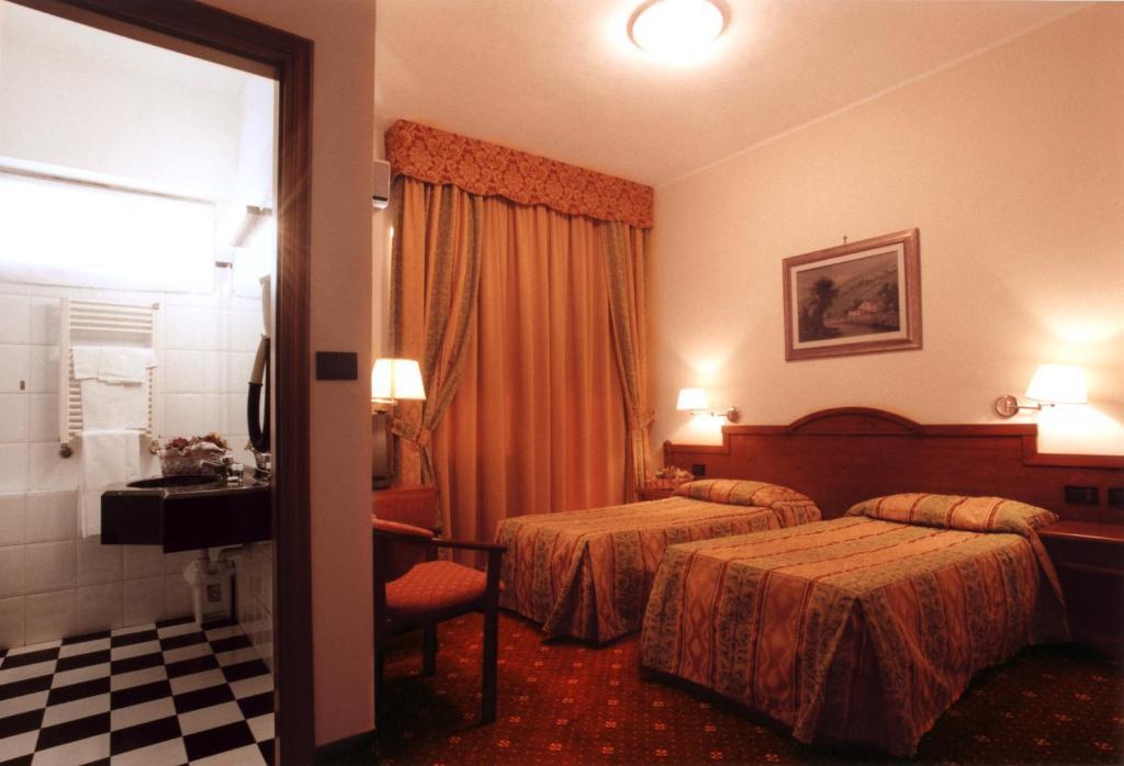 Hotel Cinzia Ristorante Christian E Manuel Vercelli Oda fotoğraf