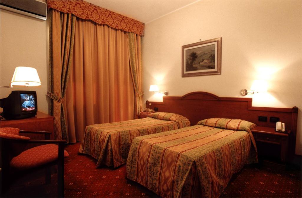 Hotel Cinzia Ristorante Christian E Manuel Vercelli Oda fotoğraf
