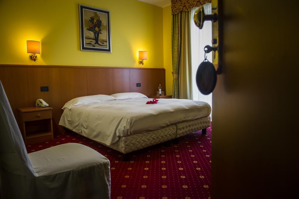 Hotel Cinzia Ristorante Christian E Manuel Vercelli Dış mekan fotoğraf