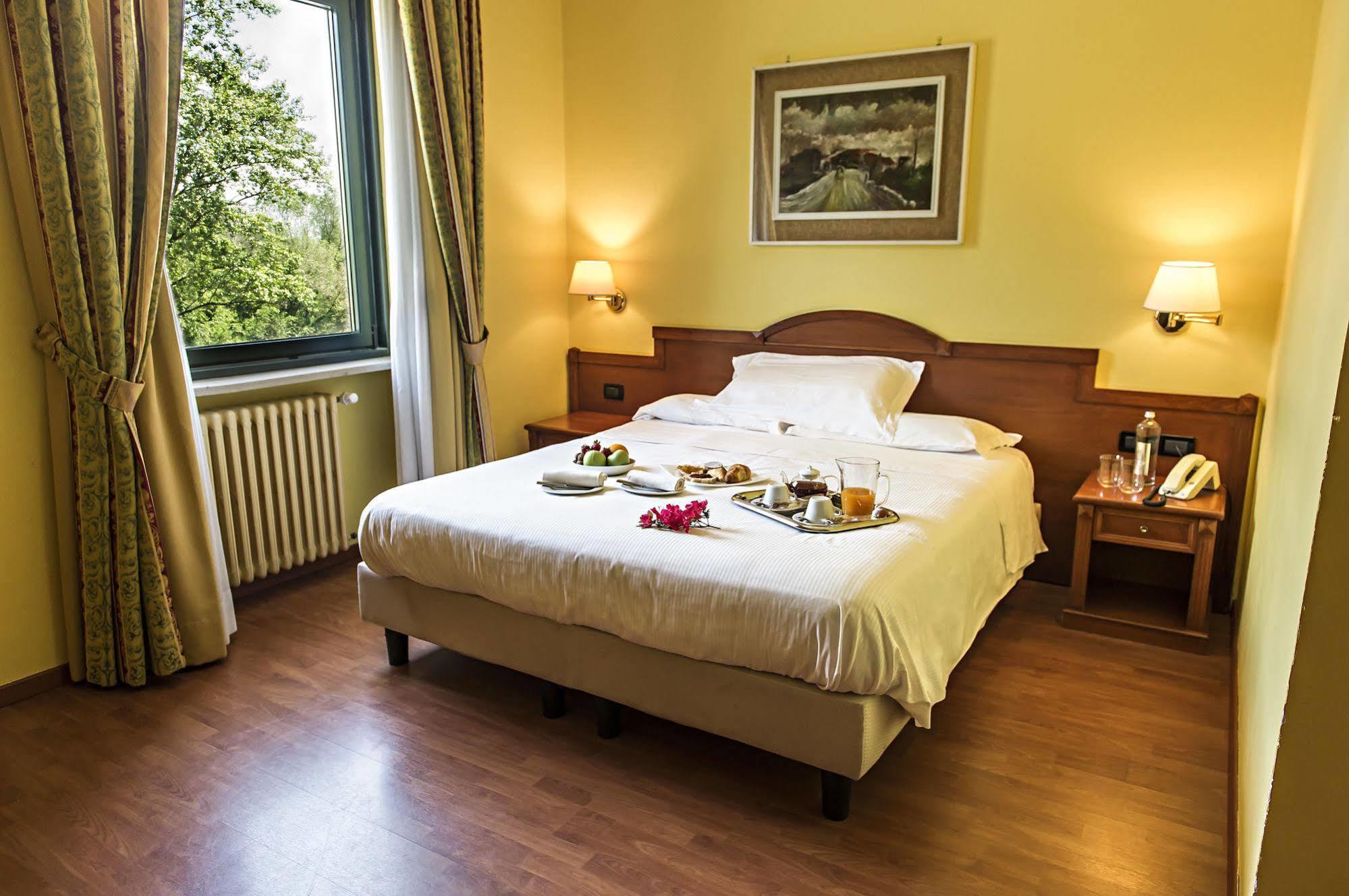 Hotel Cinzia Ristorante Christian E Manuel Vercelli Dış mekan fotoğraf